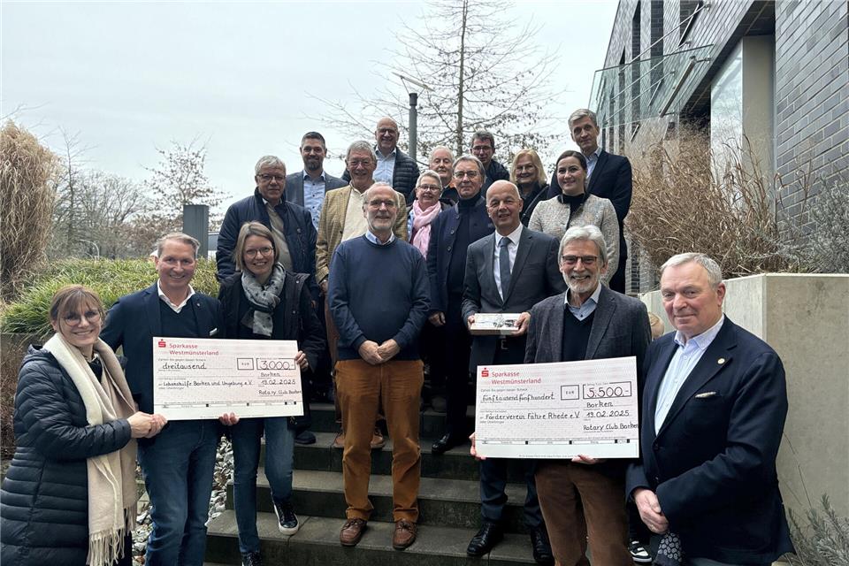 Rotary-Club Borken spendet 22.000 Euro für gute Zwecke Die Rotarier übergaben am Donnerstag Spenden und Gewinne aus der Tombola.