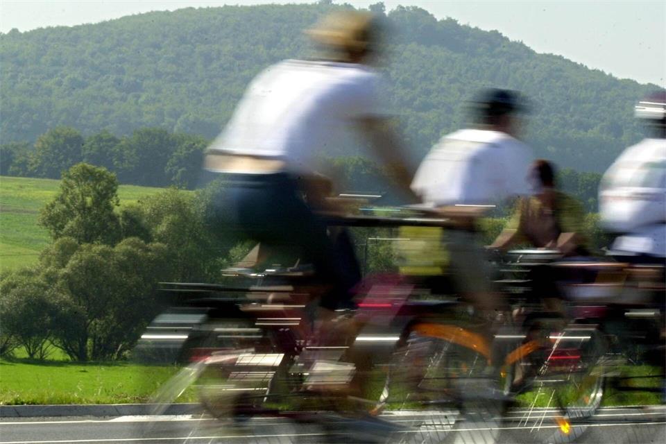Die Route führt durch eine landschaftlich reizvolle Gegend. (Archivbild)Oliver_Stratmann/dpa