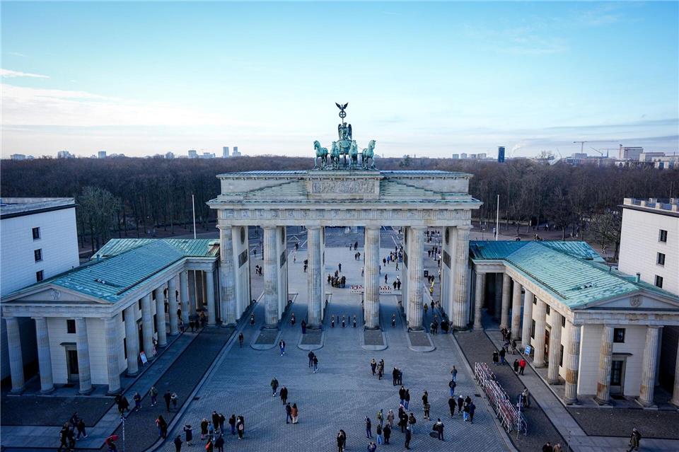 Die S-Bahnlinien S1, S2 und S25 halten derzeit nicht am Brandenburger Tor.Kay Nietfeld/dpa