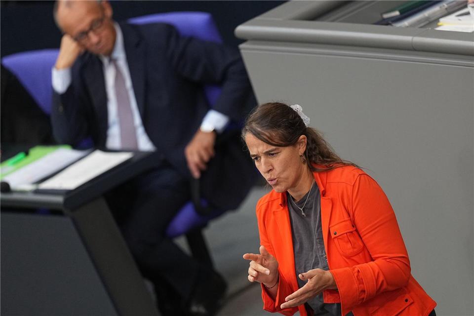 Die SPD-Abgeordnete Heike Heubach hielt ihre vierte Bundestagsrede in Gebärdensprache.Michael Kappeler/dpa