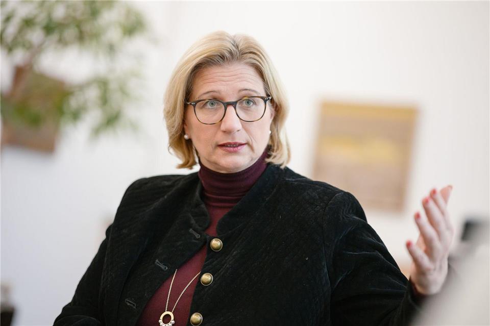 Die SPD-Chefin ist mit überwältigender Mehrheit im Amt bestätigt worden. (Archivbild)Oliver Dietze/dpa