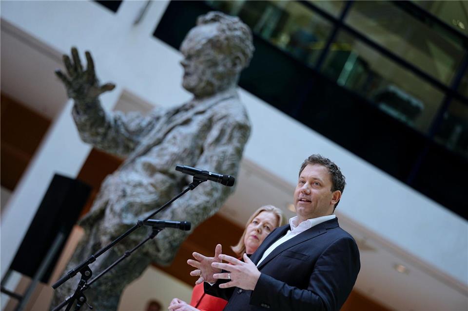 Die SPD-Chefs stehen unter Druck.Kay Nietfeld/dpa