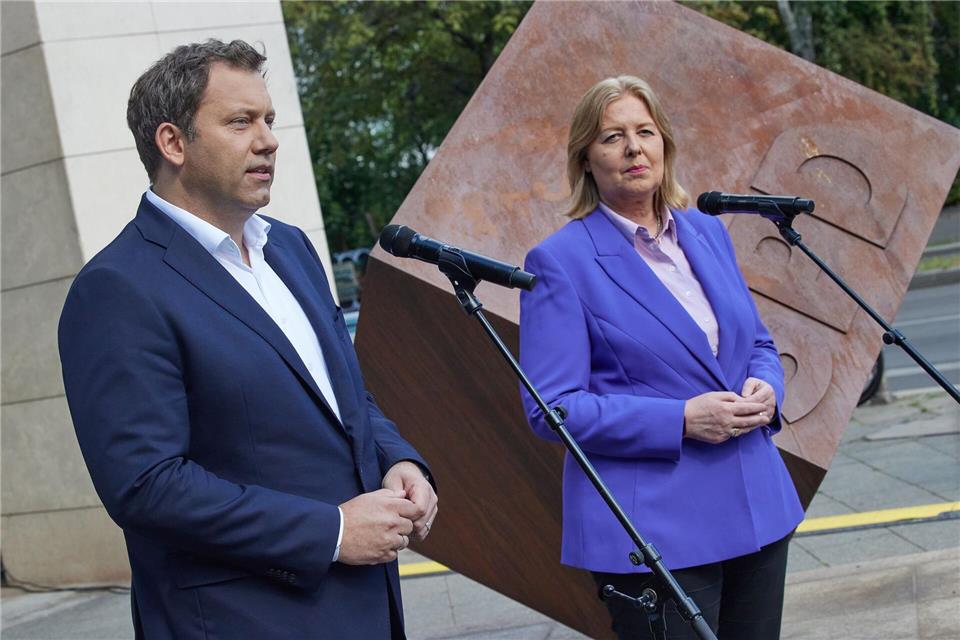Die SPD-Chefs vor einer Klausur des Parteivorstands in Berlin.Joerg Carstensen/dpa
