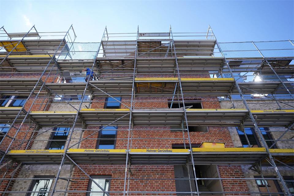 Die SPD-Fraktion stelle der Landesregierung 132 Fragen zum Wohnungsbau. (Archivbild)Marcus Brandt/dpa