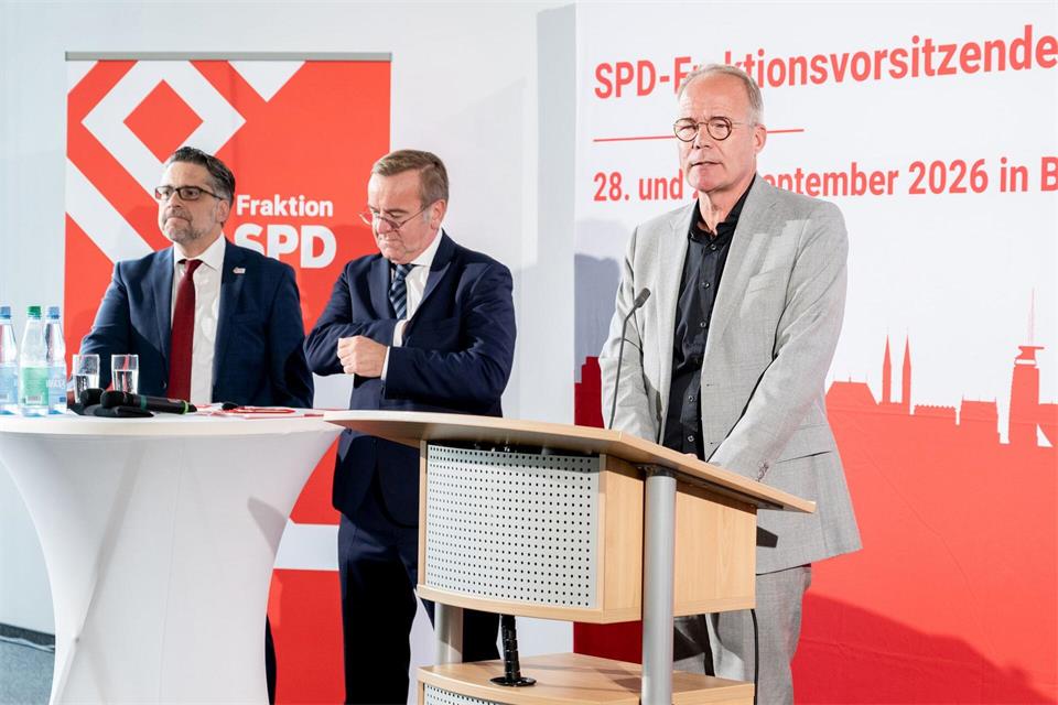 Die SPD-Fraktionsspitzen halten die AfD für gefährlich und fordern ein Verbotsverfahren. Hauke-Christian Dittrich/dpa