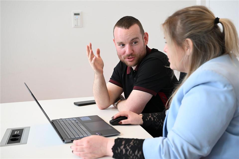 Die SPD-Landtagsabgeordneten Lars Katzmarek und Annemarie Wolff setzen auf Themen, die auch die Jugend interessieren.Jens Kalaene/dpa