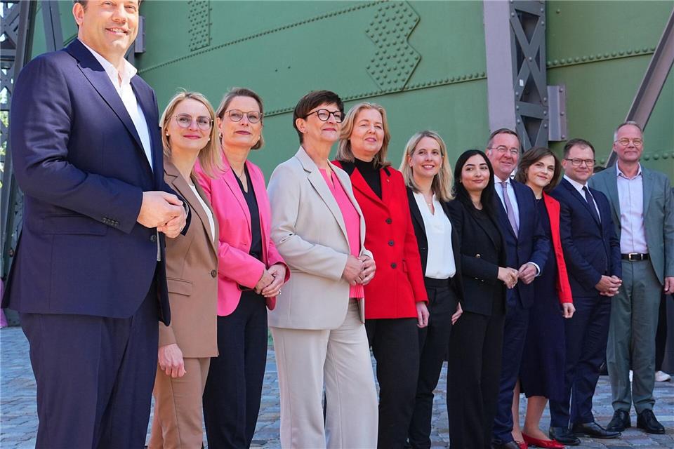 Die SPD-Ministerinnen und -Minister im künftigen Bundeskabinett - zwei von ihnen kommen aus Rheinland-Pfalz.Michael Kappeler/dpa