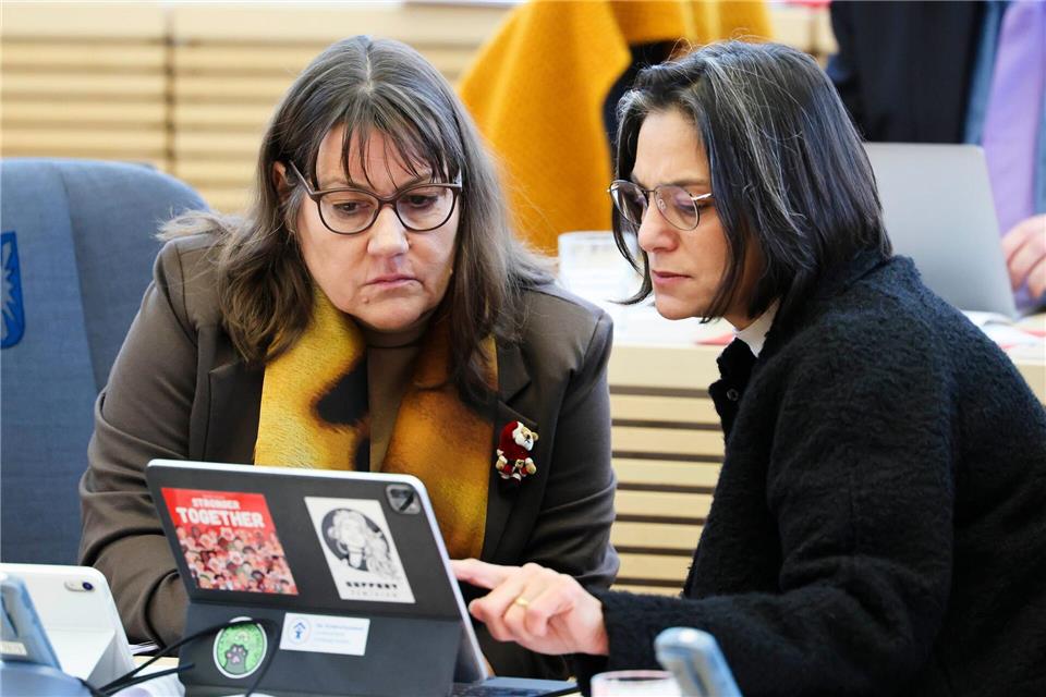 Die SPD-Politikerinnen Beate Raudies (links) und Serpil Midyatli kritisieren den Haushaltskurs scharf.Frank Molter/dpa