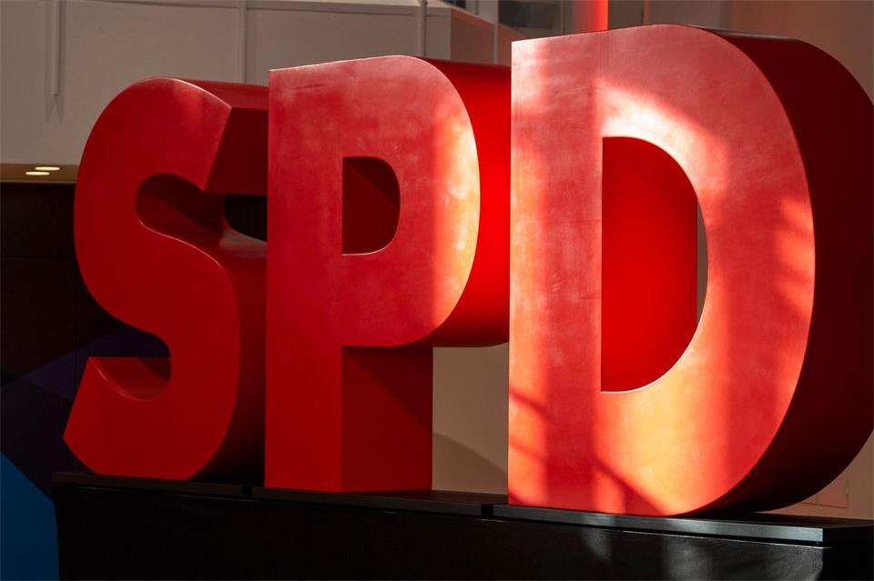 Die SPD distanzierte sich von dem Verhalten ihres Mitgliedes. (Symbolbild)Stefan Puchner/dpa