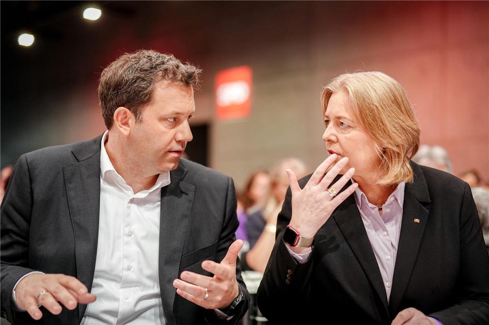 Merz will fünf Milliarden beim Bürgergeld sparen Die SPD pocht in der Koalition auf dem Erhalt sozialer Standards - hier die Parteichefs Bärbel Bas und Lars Klingbeil (Foto: Archiv).Kay Nietfeld/dpa