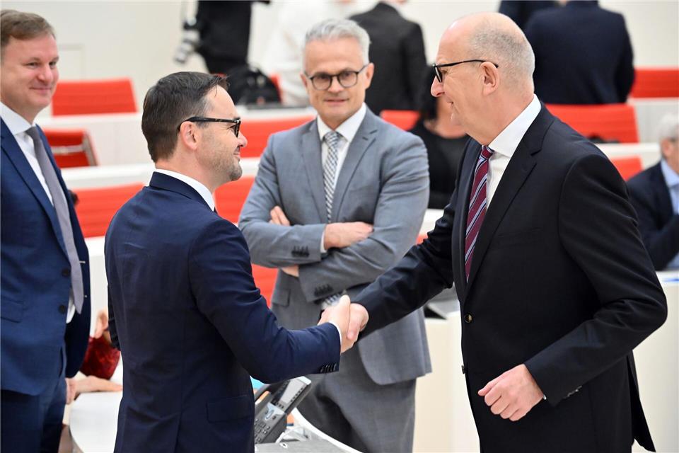 Die SPD von Ministerpräsident Dietmar Woidke und die CDU von Jan Redmann entscheiden in Brandenburg über Koalitionsverhandlungen. (Archivbild)  Sebastian Christoph Gollnow/dpa