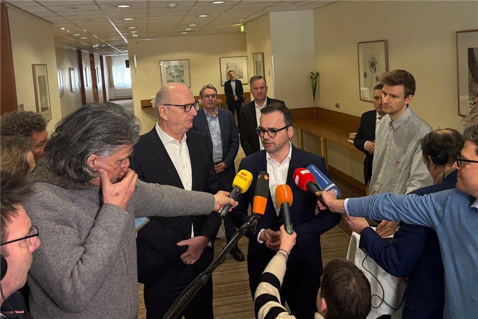 Die SPD von Ministerpräsident Dietmar Woidke und die CDU von Landeschef Jan Redmann sind im Endspurt ihrer Koalitionsverhandlungen in Brandenburg (Archivbild).Oliver von Riegen/dpa