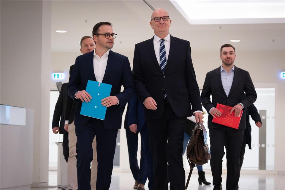 Die SPD von Ministerpräsident Dietmar Woidke und die CDU von Landeschef Jan Redmann stehen in Brandenburg vor einer Koalition - die Parteigremien müssen noch entscheiden (Archivbild).Soeren Stache/dpa