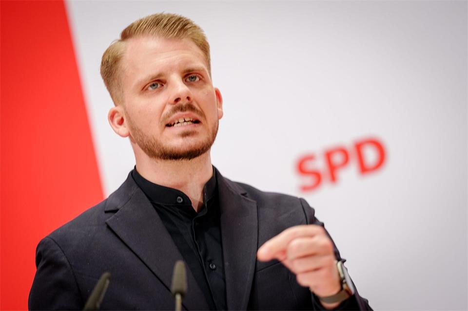 Die SPD zeigte sich in Sachsen-Anhalt auf niedrigem Niveau stabil. Kay Nietfeld/dpa