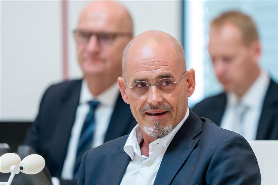 Die SPD/BSW-Koalition - darunter Ministerpräsident Dietmar Woidke (SPD) und BSW-Fraktionschef Niels-Olaf Lüders - berät über zwei umstrittene Medienstaatsverträge (Archivbild).Soeren Stache/dpa