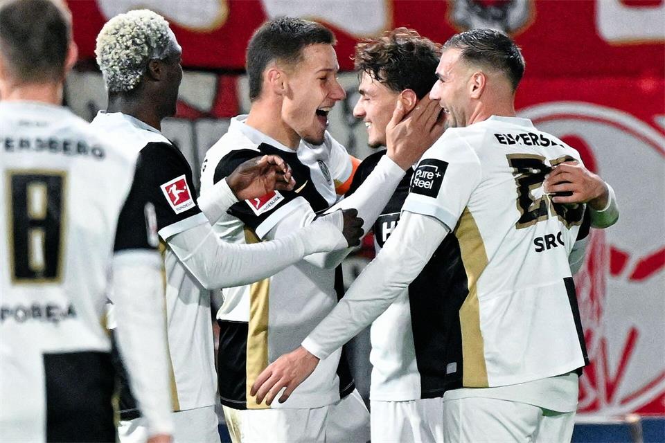 Die SV Elversberg bejubelte gegen Mainz 05 einen verdienten Heimsieg. Uwe Anspach/dpa