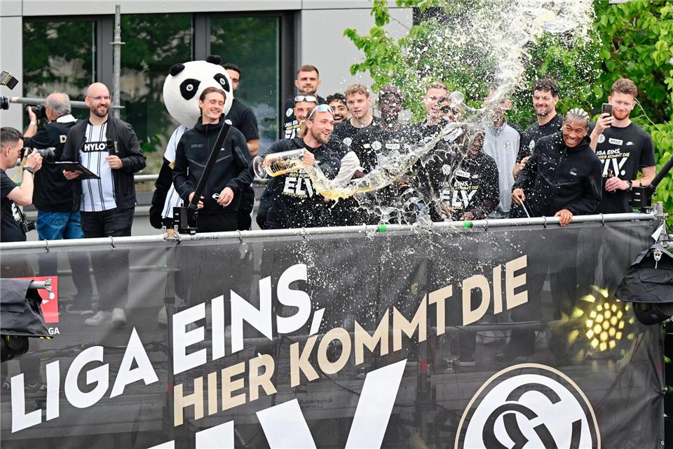 Die SV Elversberg hat nach dem Bundesliga-Aufstieg vier Spieler verabschiedet. (Archivbild)Uwe Anspach/dpa