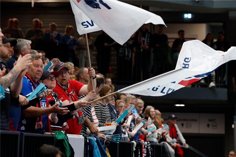 Die SVG-Fans bejubelten ihr Team auch für den zweiten Platz in der deutschen Meisterschaft.Georg Wendt/dpa