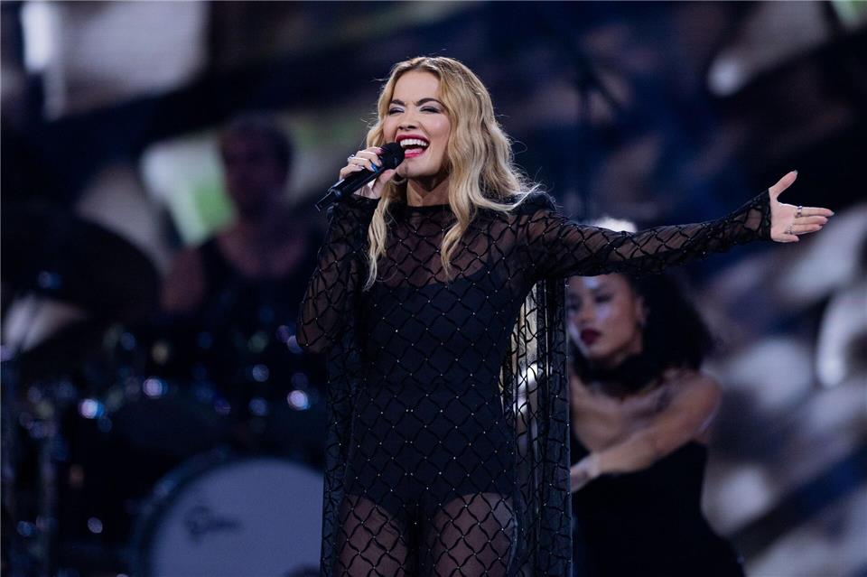Rita Ora gibt ihr mehrfach verschobenes Konzert in Hamburg Die Sängerin Rita Ora gibt ein Konzert in der Hamburger Hafencity. (Archivbild)Rolf Vennenbernd/dpa