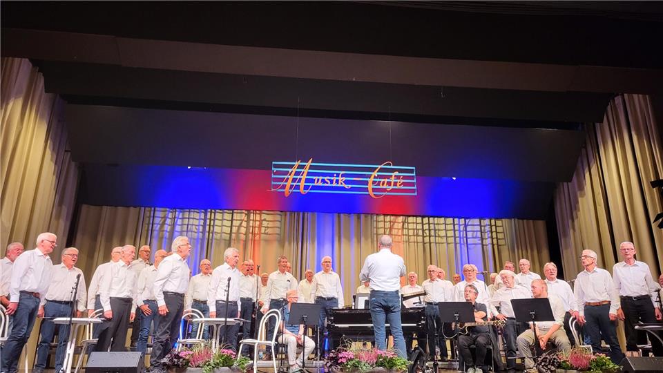 Die Sängervereinigung hat zum Kaffeehaus-Konzert in die Stadthalle eingeladen.
