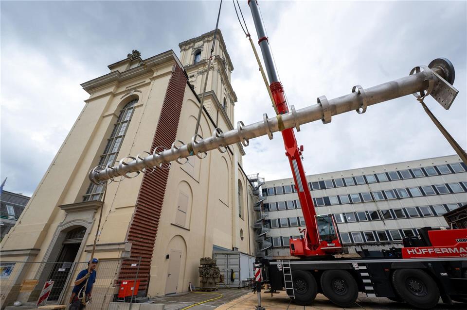 Die Säulen aus Edelstahl sollen die Turmhaube der Garnisonkirche in Potsdam tragen.Soeren Stache/dpa
