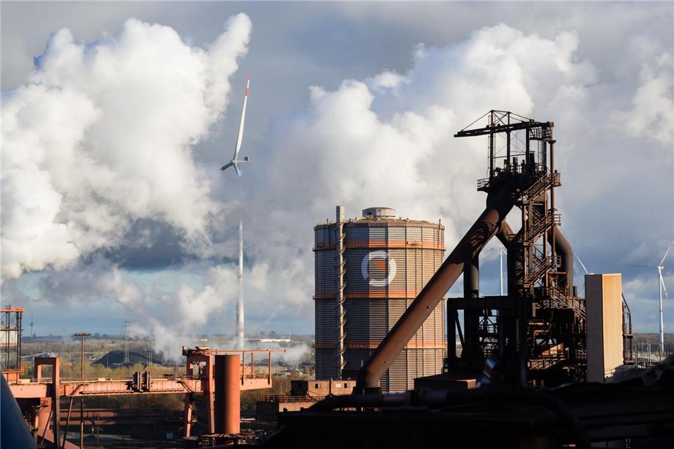 Die Salzgitter AG ist bereits dabei, seine Hochöfen durch klimaneutrale Anlagen zu ersetzen. (Archivbild)Julian Stratenschulte/dpa