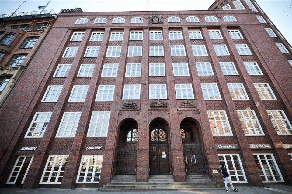 Die Sanierung des Dienstgebäudes der Finanzbehörde liegt nach Angaben von Finanzsenator Andreas Dressel (SPD) sowohl im Zeit- als auch im Kostenplan. (Archivbild)Christian Charisius/dpa