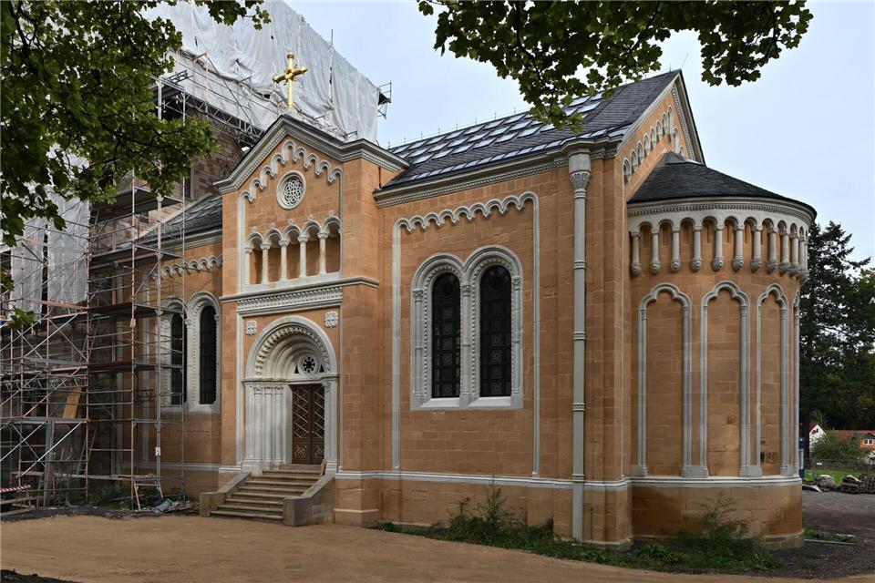 Die Sanierungsarbeiten an der neuromanischen Schlosskapelle sind beendet, die Stadt Friedrichroda darf sie als öffentlichen Veranstaltungsort nutzen. (Archivbild)Martin Schutt/dpa