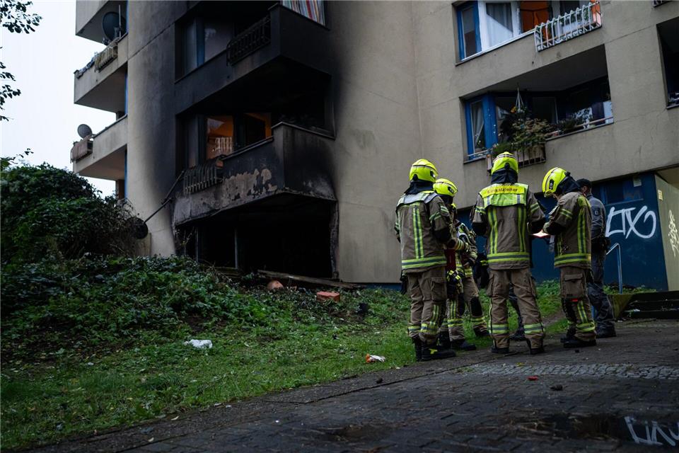 Die Schäden auch an den oberen Stockwerken des Hauses sind klar zu sehen.Fabian Sommer/dpa