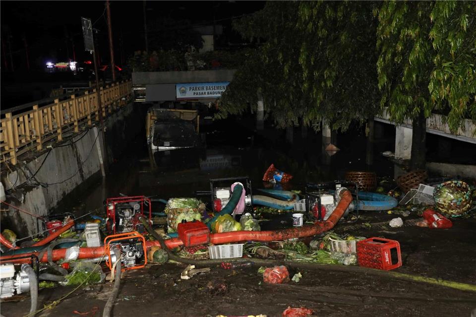 18 Tote bei schweren Überschwemmungen auf Bali und Flores Die Schäden auf der beliebten Urlaubsinsel sind groß.Uncredited/National Disaster Management Agency/dpa
