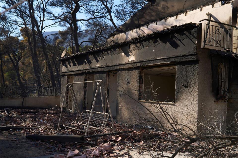 Die Schäden sind groß, aber die schlimmste Gefahr scheint nun gebannt.Petros Giannakouris/AP/dpa