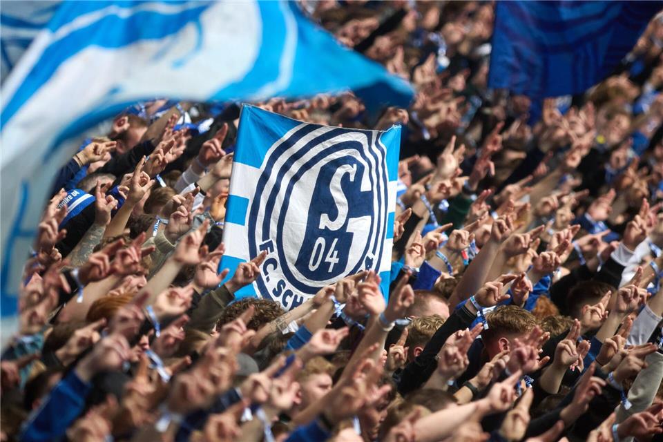 Die Schalker Fans dürfen über die Aufwärm-Musik mitentscheiden (Archivbild).Bernd Thissen/dpa