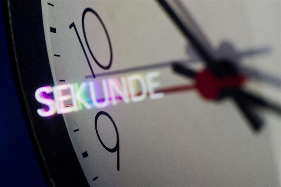 Die Schaltsekunde könnte bald Geschichte sein. (Archivbild)picture alliance / Julian Stratenschulte/dpa