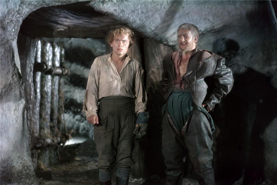 Die Schauspieler Lutz Moik (l) in der Figur des Köhlers Peter Munk und Erwin Geschonnek als Holländer-Michel in der Märchen-Verfilmung „Das kalte Herz“.Kilian, Klawikowski/DEFA-Stiftung/dpa