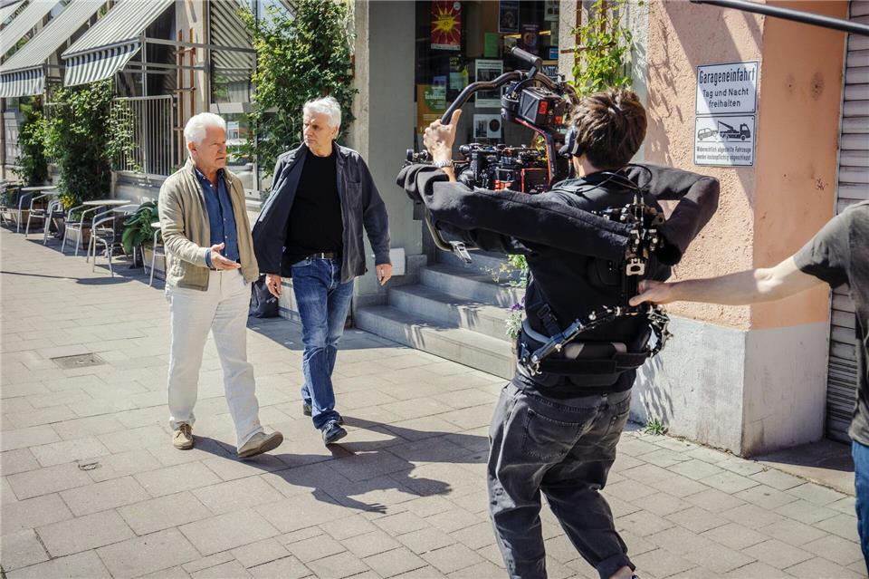 Die Schauspieler verabschieden sich gemeinsam, ihre Rollen gehen zusammen in Pension. BR/NEUESUPER GmbH/dpa