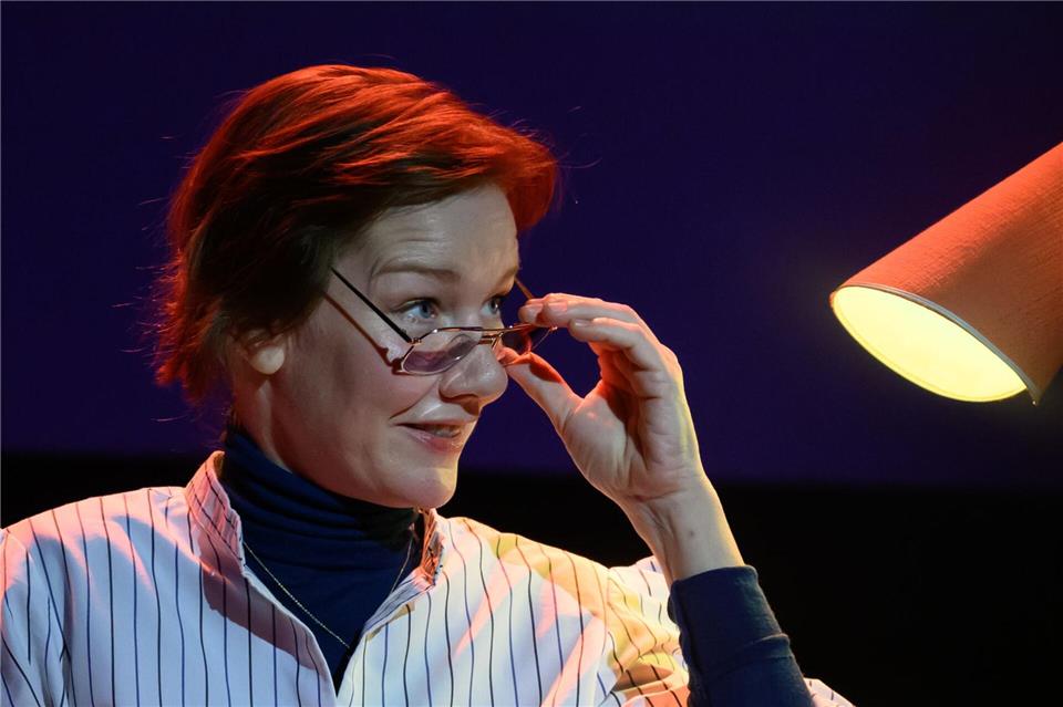 Die Schauspielerin Sandra Hüller liest am bundesweiten Vorlesetag in Leipzig aus Kinderbüchern. Hendrik Schmidt/dpa