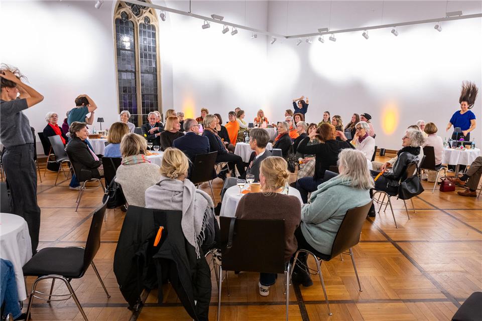 Die Schauspielerinnen agierten inmitten des Publikums.