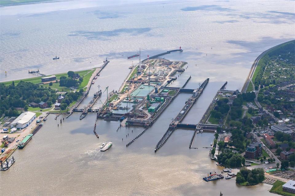 Die Schleuse in Brunsbüttel: Vom kommenden Jahr an müssen Sportboote auf dem Nord-Ostsee-Kanal keine Nutzungsgebühr mehr bezahlen. (Symbolbild)Jonas Walzberg/dpa