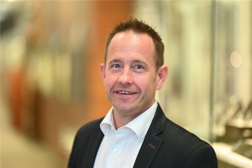 Die Schmuck-Geschäfte in der oberen Preislage laufen laut BVSU-Hauptgeschäftsführer Guido Grohmann sehr gut. (Archivbild)Uli Deck/dpa