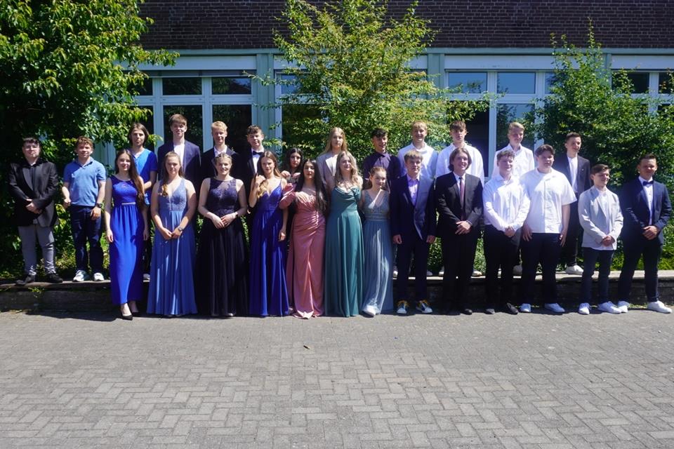 Die Schüler der Klassen 10a am Entlasstag.