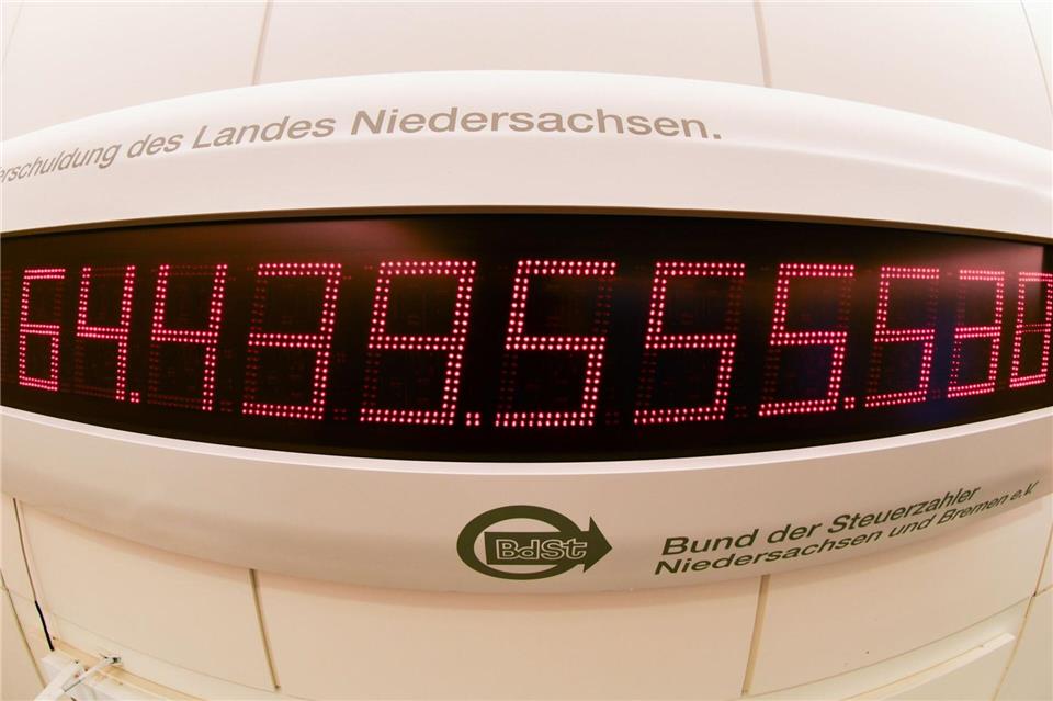 Die Schulden in Niedersachsen werden sich umgerechnet auf etwa 8.222 Euro pro Einwohner erhöhen.Ella Wenzel/dpa
