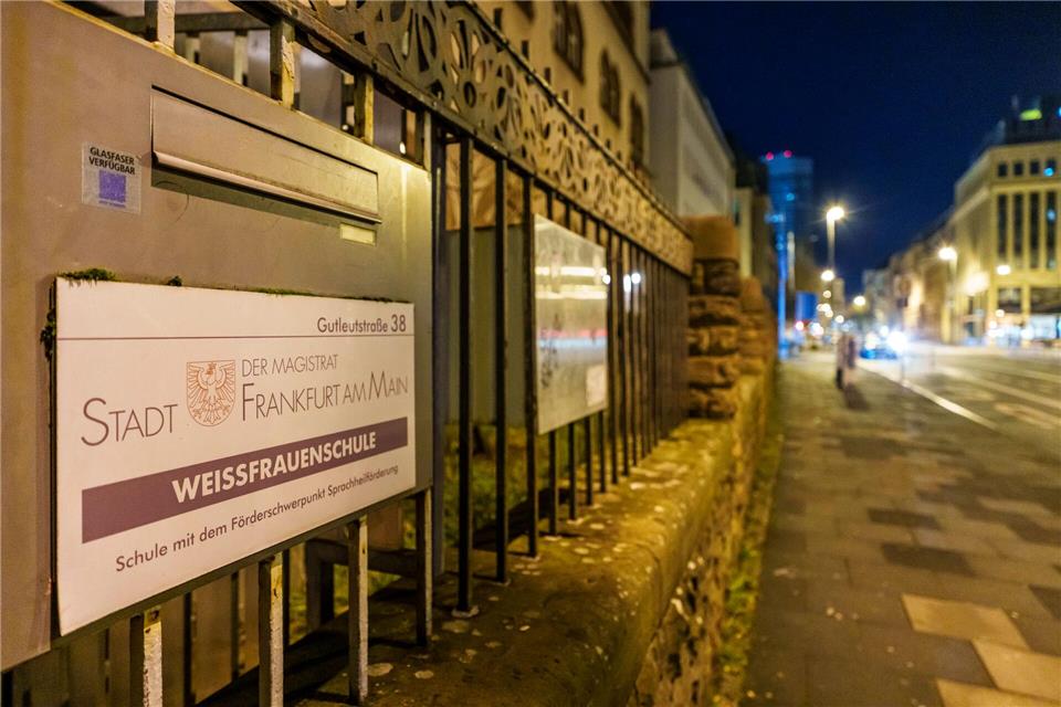 Die Schule befindet sich im Bahnhofsviertel.Andreas Arnold/dpa