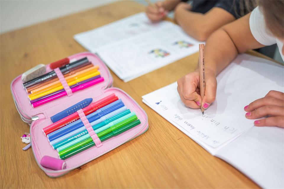 Die Schuleingangsuntersuchungen 2025 in der Region Hannover zeigten: Viele Kinder haben Sprachschwierigkeiten. (Symbolbild)Mohssen Assanimoghaddam/dpa