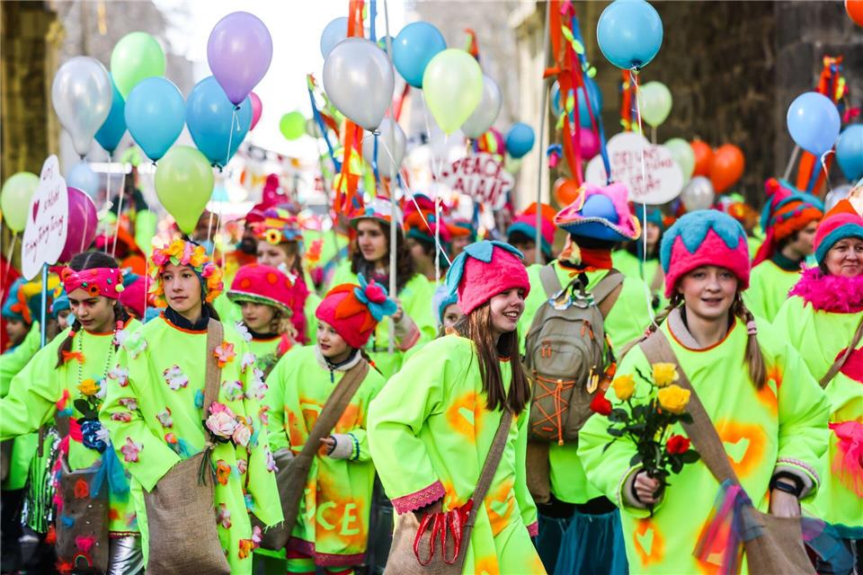 Die „Schull- un Veedelszöch“ sind der Karnevalszug der Schulen und Stadtviertel (Archivbild).Oliver Berg/dpa