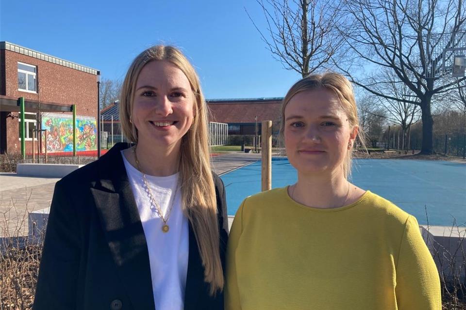 Die Schulsozialarbeiterinnen Eileen Wenk (l.) und Jenny Bengfort.