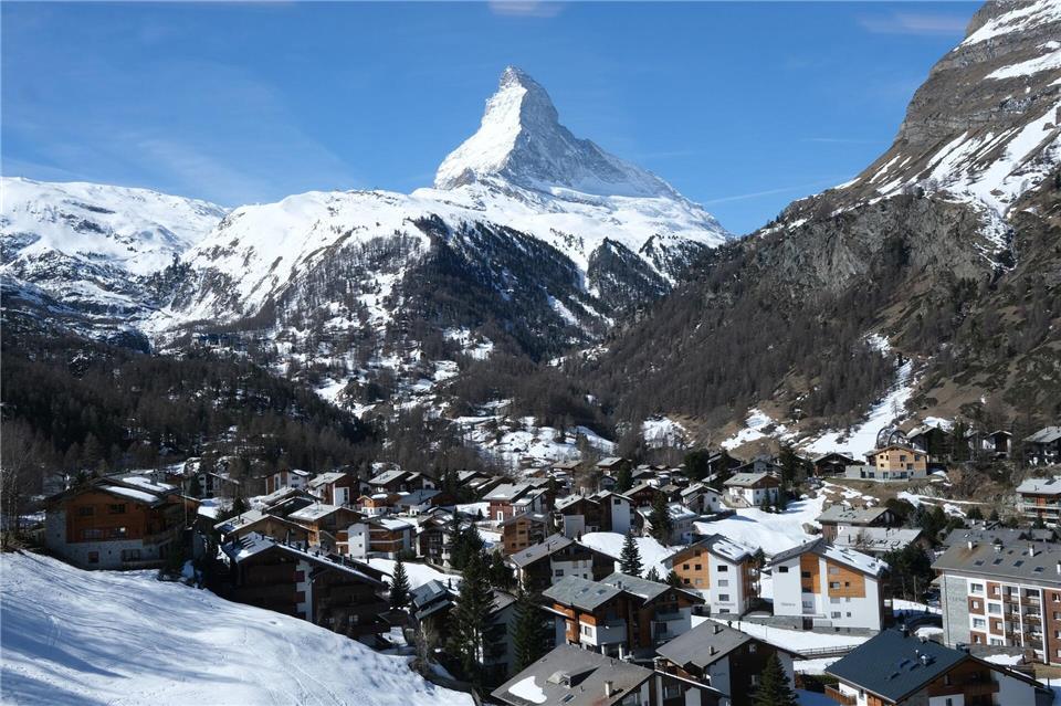 Die Schweiz präsentiert sich gerne mit perfekter Kulisse. (Archivbild) Bernd Weißbrod/dpa