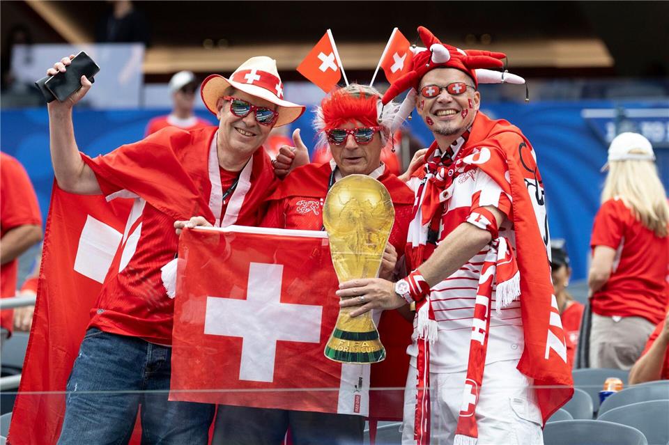 Die Schweizer Fans sorgten für Stimmung.Peter Klaunzer/KEYSTONE/dpa