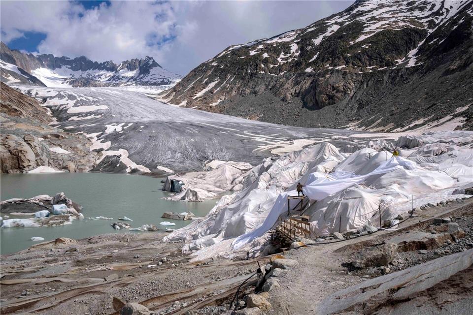 Die Schweizer Gletscher haben innerhalb von zehn Jahren ein Viertel ihrer Eismasse verloren (Archivbild)Matthias Schrader/AP