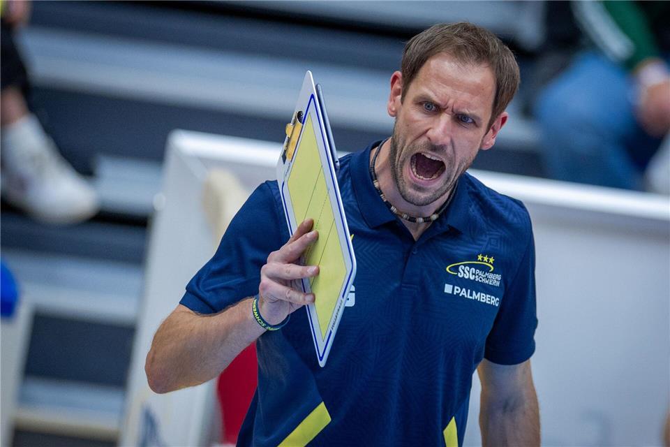 Die Schwerinerinnen von Coach Felix Koslowski setzen sich in einem umkämpften Match durch.Jens Büttner/dpa