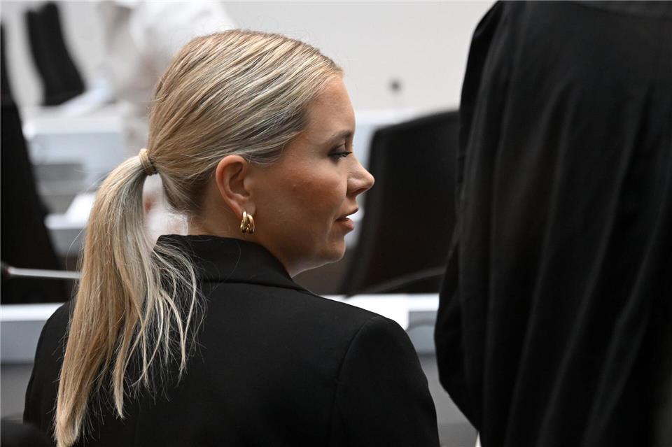 Die Schwester Eve Laur des getöteten Polizisten Rouven Laur verfolgte die Urteilsverkündung.Marijan Murat/dpa